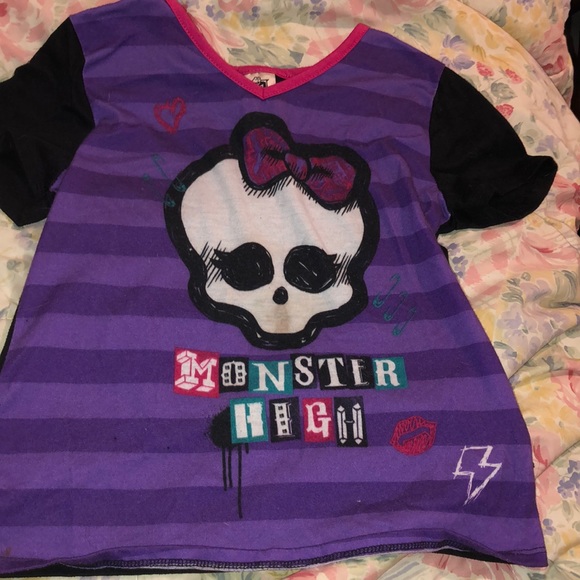 Monster high shirt 🌟5 for $20🌟 - Picture 1 of 3